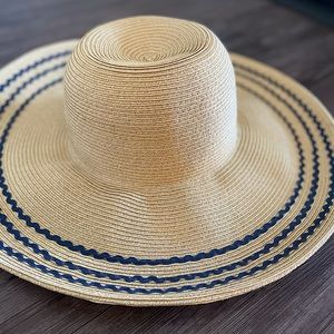 Women’s Hat with wide brim by San Diego Hat